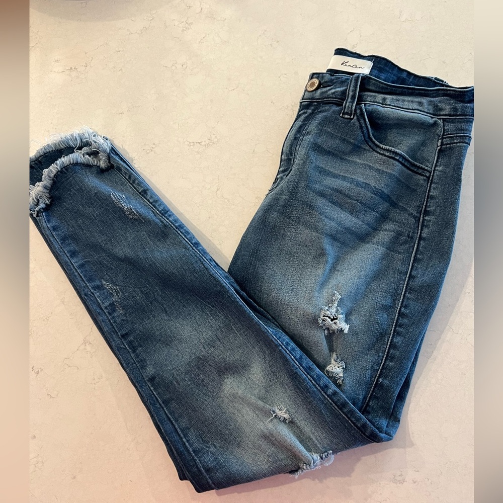 KanCan Distressed Skinny Jean size 7/27